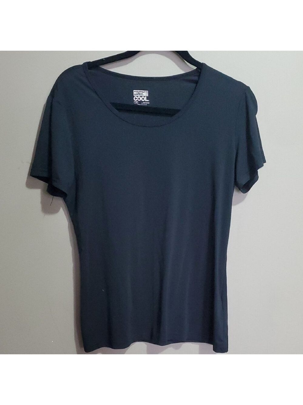 32° Cool Black Women's Top Size Large